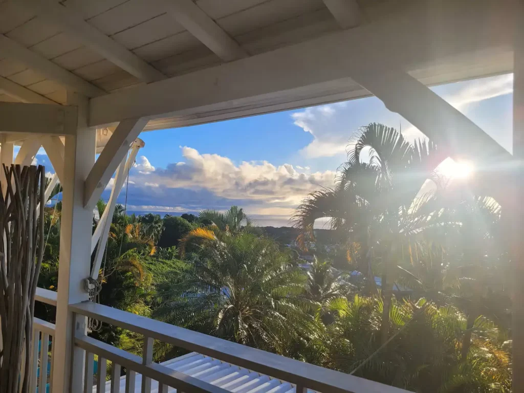 Vue sur la Désirade depuis le balcon Habitation Tara Capesterre Belle-Eau Guadeloupe