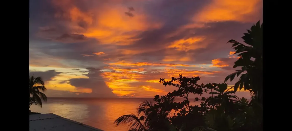 Coucher de soleil sur la plage Kio Tours Excursions Guadeloupe