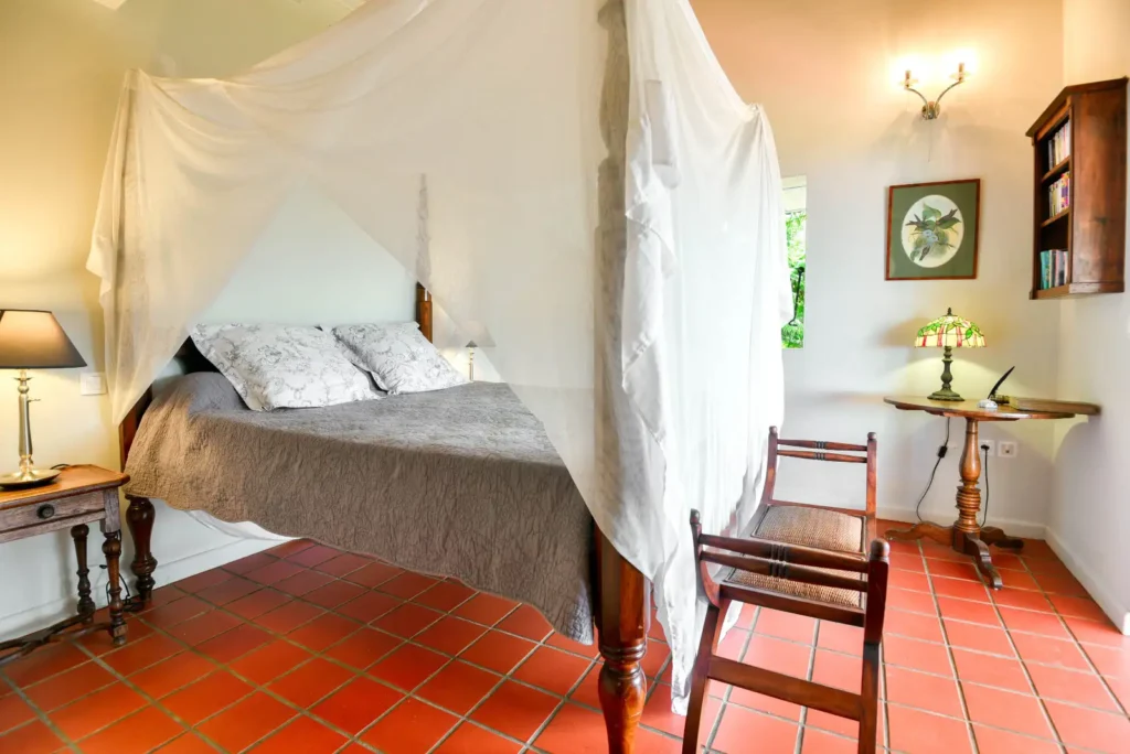 La chambre de la Lodge Tarrazu Beauséjour Guest House à Pointe-Noire Guadeloupe