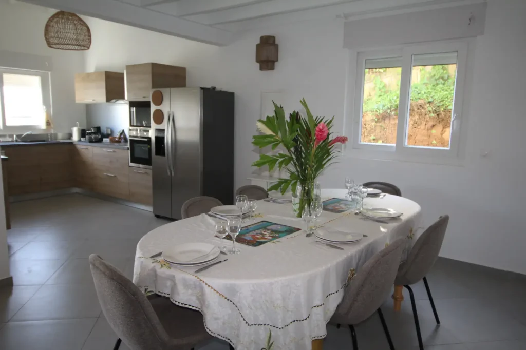 Coin repas et cuicine Villa Les Saintes Résidence Fleur de Café Deshaies Guadeloupe