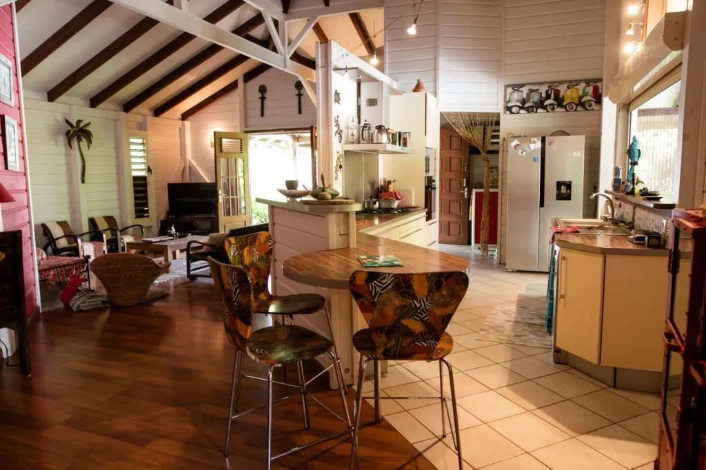 Cuisine ouvert et séjour confortable Caribbean Ashanti Lodge Trois Rivières Guadeloupe