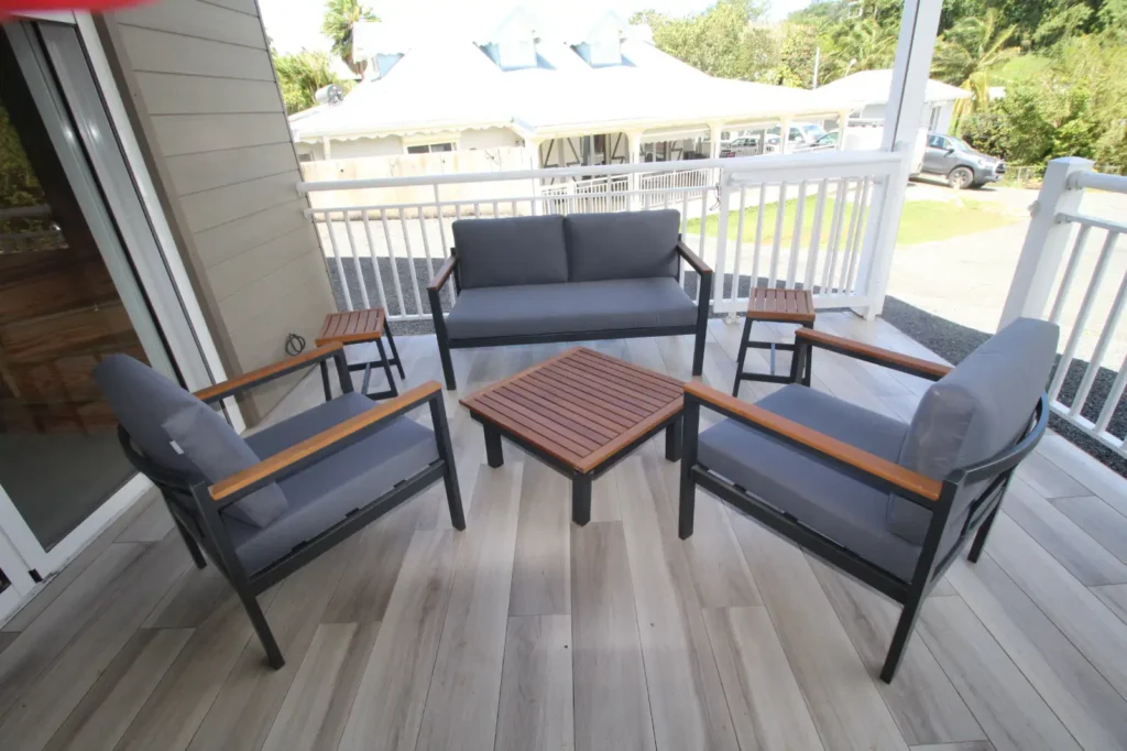 Espace détente sur la terrasse Villa La Désirade Résidence Fleur de Café à Deshaies Guadeloupe
