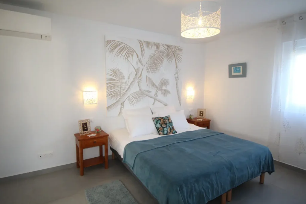 La deuxième chambre climatisée Villa Marie Galante Résidence Fleur de Café Deshaies Guadeloupe