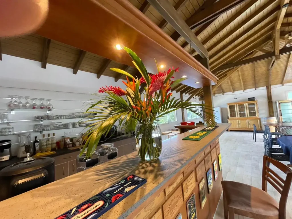 Le bar de la résidence Fleur de Café à Deshaies Guadeloupe