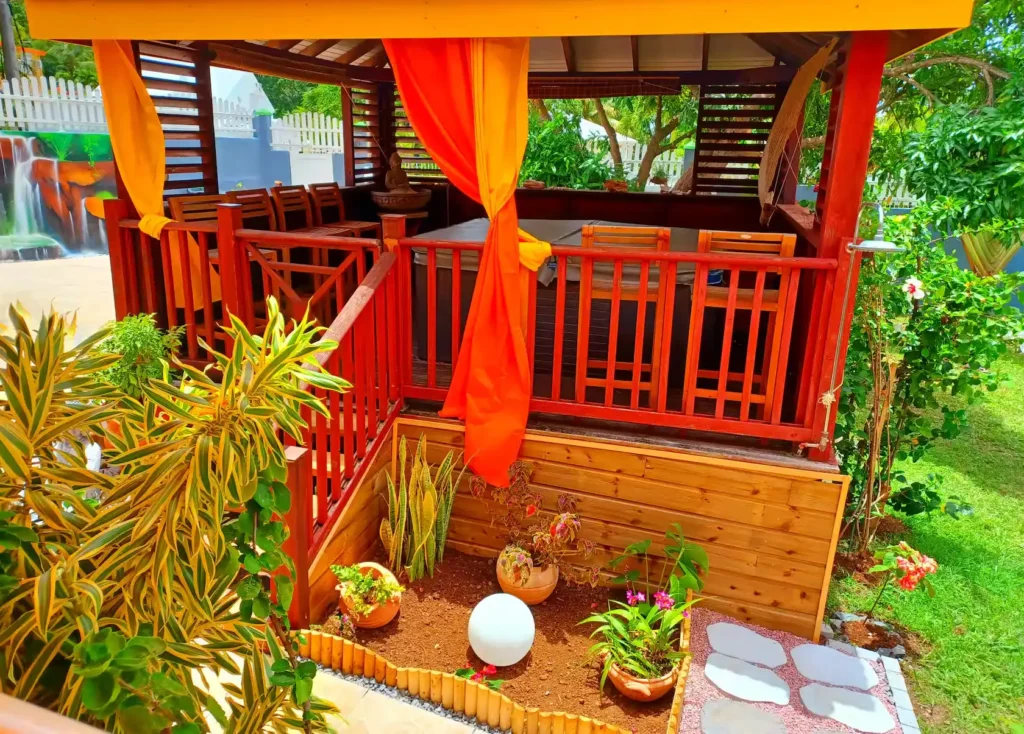 Le jacuzzi de la Villa Vanille Les Gîtes Orchidays Deshaies Guadeloupe