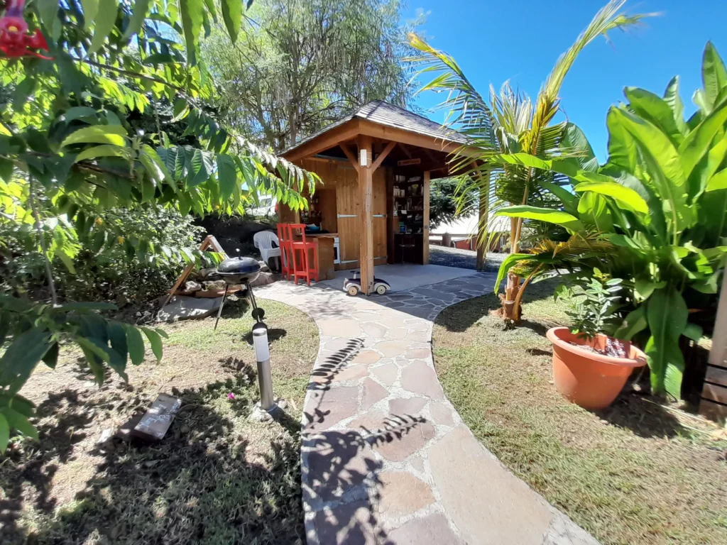 Notre Carbet de convivialité Les Gîtes Authentic Caraibe à Vieux Habitants Guadeloupe (7)