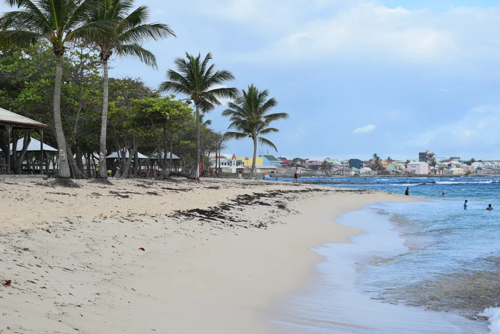 Plage des alizees en saison creuse Le Moule Guadeloupe